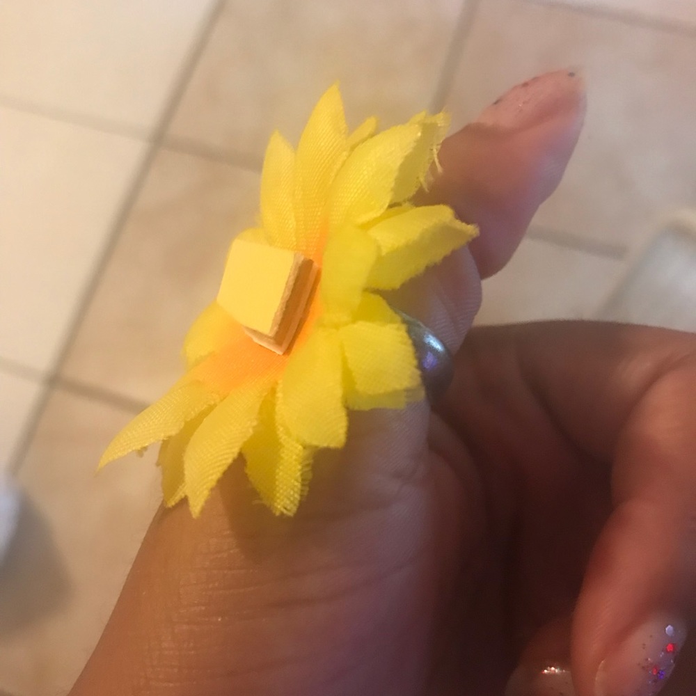Flower ring - Picture 3 of 4